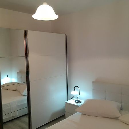 Apartment Marina มาลีโลชินจ์ ภายนอก รูปภาพ