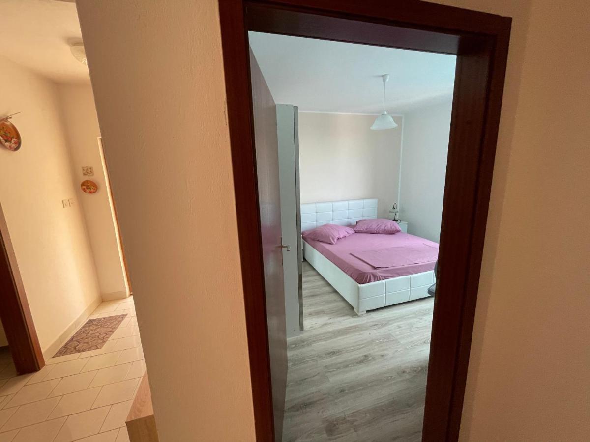 Apartment Marina มาลีโลชินจ์ ภายนอก รูปภาพ